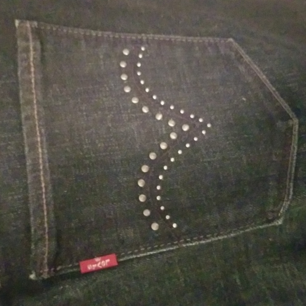Women's Levi Bermuda Navy Blue Denim Shorts with Studs on Back Pockets;  Size 10 - Picture 4 of 8